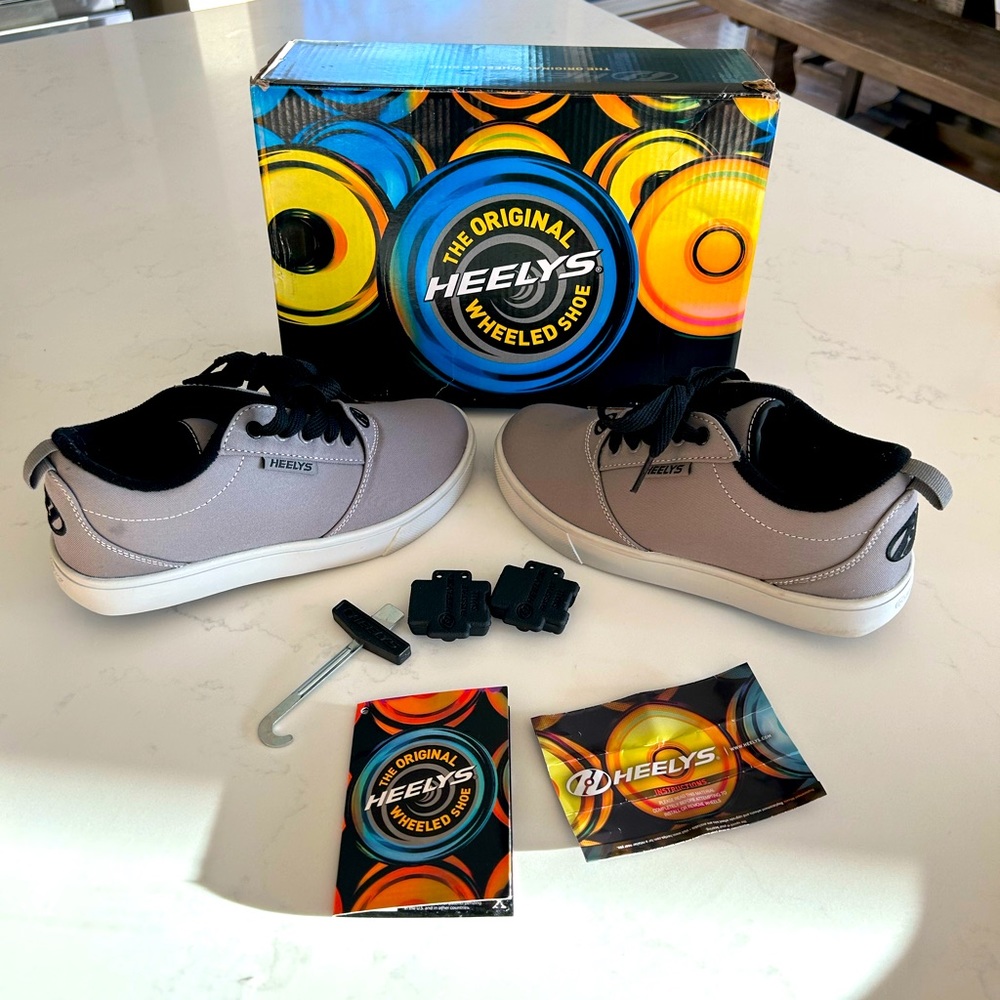 NIB Heelys